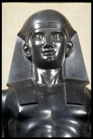 Figure d'homme de style égyptien, image 5/8