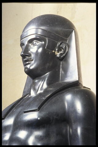 Figure d'homme de style égyptien, image 6/8