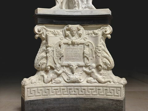 Soubassement du monument du coeur du roi Henri II (1519-1559)