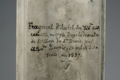 Support formé de colonnettes et d'un décor de fleurs de lys, image 3/8