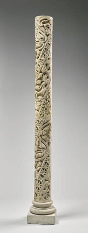 Fragment de colonnette décorée de feuillage et de galons perlés, image 6/11