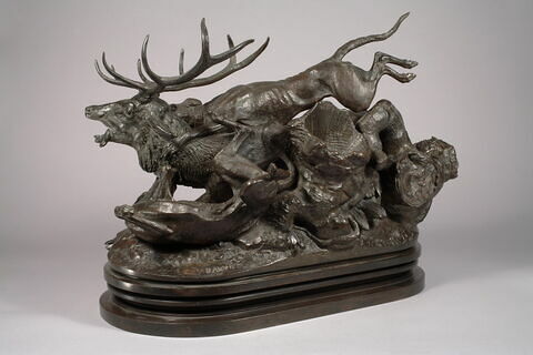 Cerf dix cors terrassé par deux lévriers d'Ecosse, image 5/10