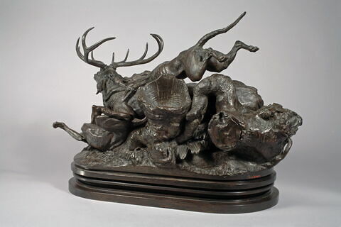 Cerf dix cors terrassé par deux lévriers d'Ecosse, image 6/10