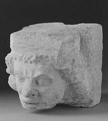 Culot décoré d'une tête d'homme, image 8/9