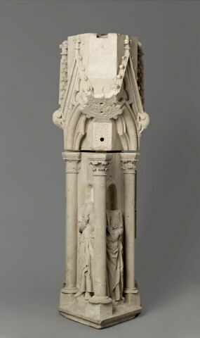 Piédestal décoré de quatre figures de prophètes, sous des arcatures, image 3/18