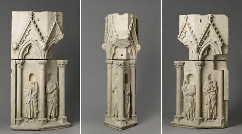 Piédestal décoré de quatre figures de prophètes, sous des arcatures