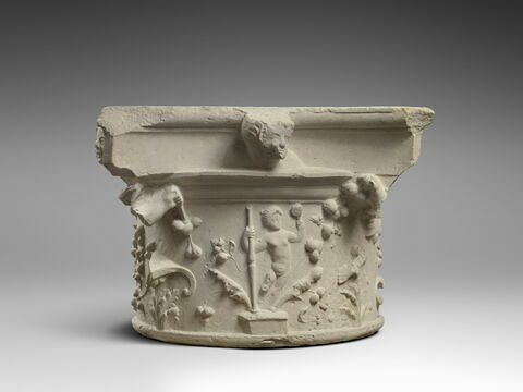 Chapiteau décoré de rinceaux et têtes d'anges, image 2/9