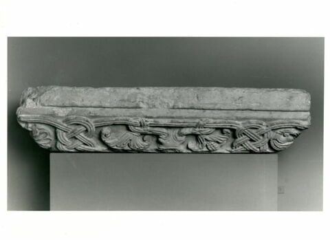 Tailloir décoré d'entrelacs et de palmettes, image 9/9