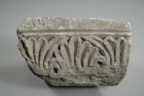 Fragment de tailloir décoré de palmettes
