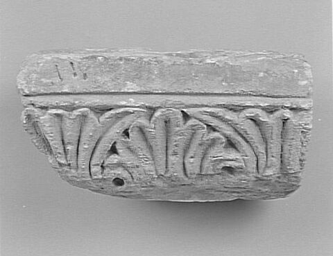 Fragment de tailloir décoré de palmettes, image 4/5