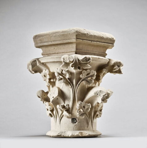 Chapiteau décoré de feuilles et de crochets, image 8/11