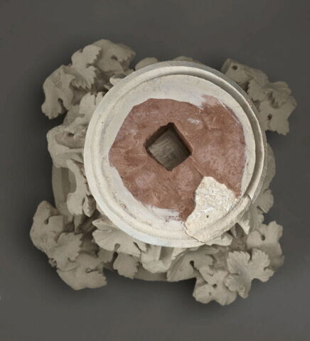 Chapiteau décoré de feuilles de vigne vierge, image 3/12