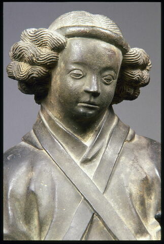 Ange sur une colonnette, image 8/10