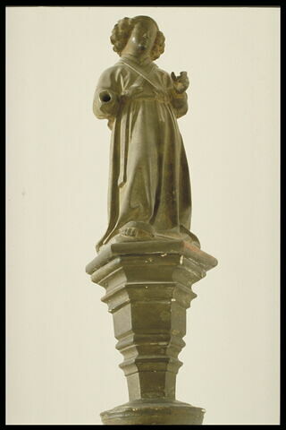 Ange sur une colonnette, image 9/10