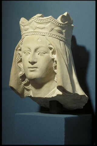 Tête de Vierge voilée et couronnée, image 2/4