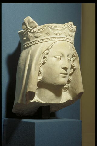 Tête de Vierge voilée et couronnée, image 3/4