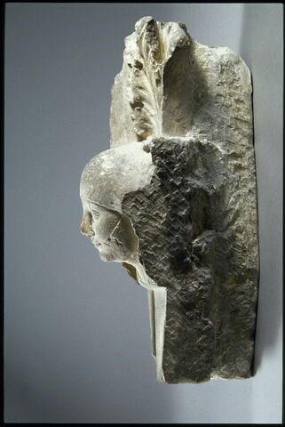 Retombée d'arcade décorée d'une tête de femme et de feuillage, image 6/10