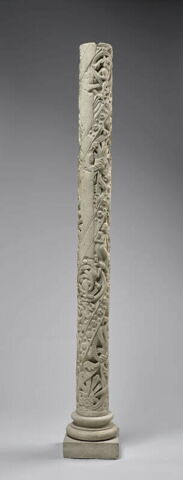 Colonne décorée de feuillage, de rinceaux habités et de galons perlés, image 16/23