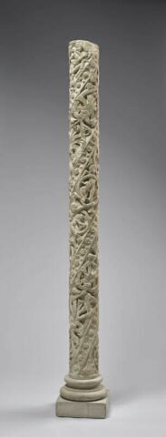 Colonne décorée de feuillage, de rinceaux habités et de galons perlés, image 17/23