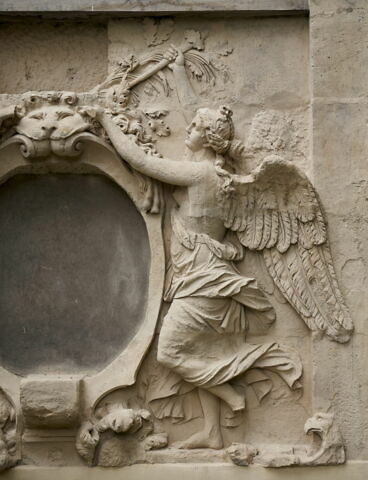 Tympan orné de deux Victoires, image 3/4