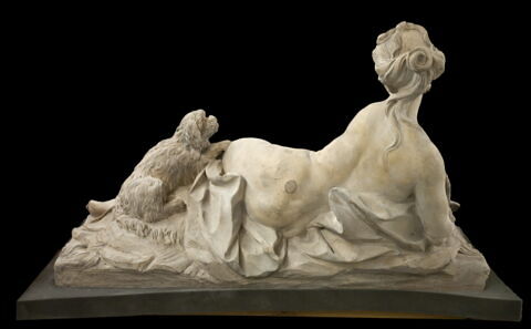 Jeune femme à demi couchée accompagnée d'un chien et de deux colombes, image 8/8