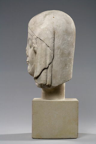 Tête de femme aux yeux clos, image 3/11
