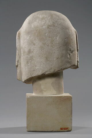 Tête de femme aux yeux clos, image 5/11