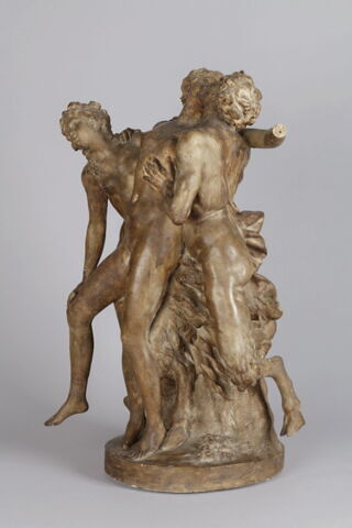 Deux bacchantes dont l'une est embrassée par un satyre, image 5/6