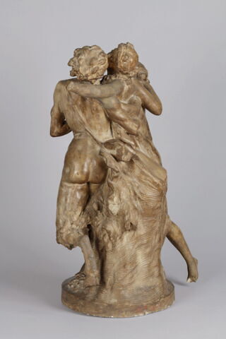 Deux bacchantes dont l'une est embrassée par un satyre, image 6/6