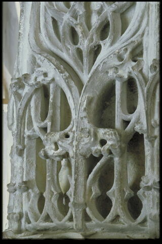 Socle à décor flamboyant, image 3/4