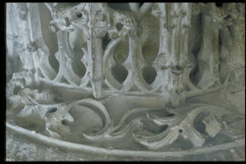 Socle à décor flamboyant, image 4/4