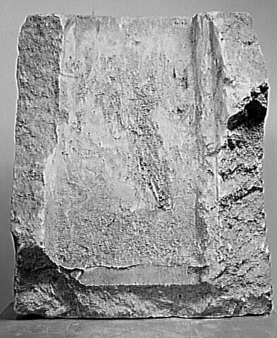 Panneau de sarcophage décoré d'un motif cruciforme, image 4/4