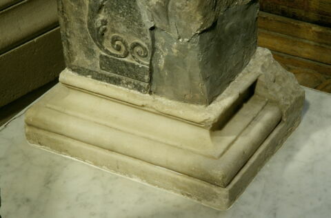 Base moulurée, image 2/2