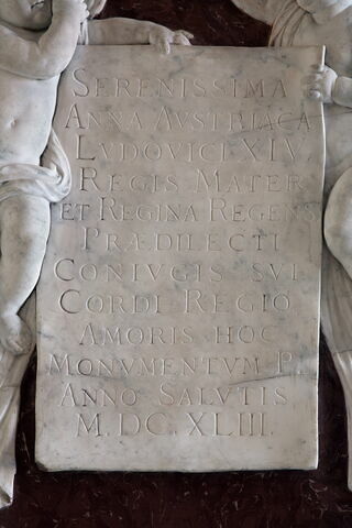Dédicace de la reine Anne d'Autriche, élément du décor du monument au coeur de Louis XIII, image 2/3