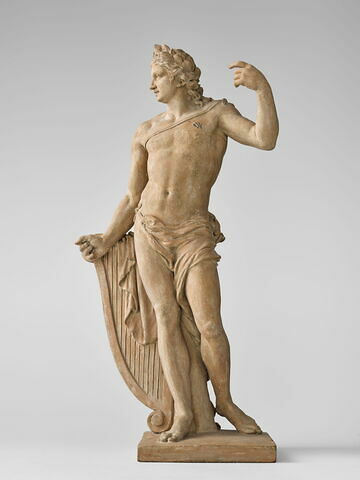 Apollon debout appuyé sur sa lyre