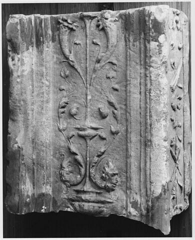 Fragment de pilastre : décor de cornes d'abondance