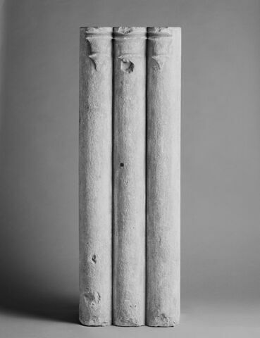 Faisceau de six colonnettes avec un décor de pendentifs, image 1/1