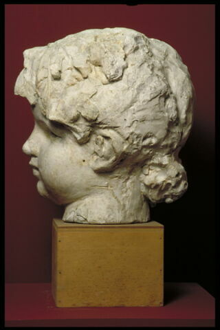 Tête d'enfant couronné de feuillage, image 2/4