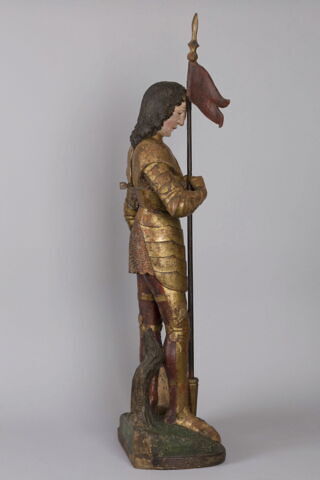 Saint Florian tenant un fanion, image 2/9