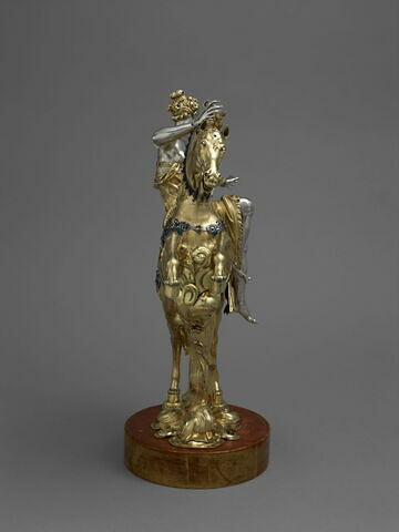 Statue féminine équestre servant d'aiguière : Clélie sur son cheval, image 6/9