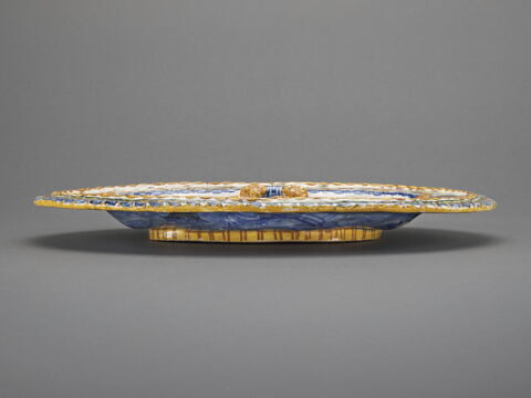 Plat ovale : Neptune et Amphitrite, image 3/3