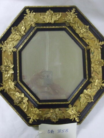 Miroir octogonal à huit têtes d'angelots, image 1/1