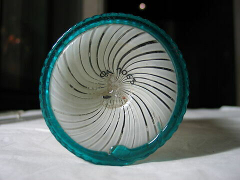 Vase conique, image 2/2