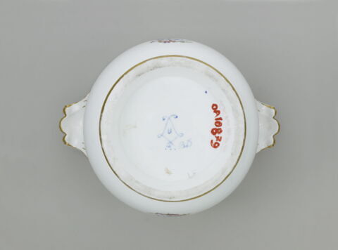 Seau à demi-bouteille ordinaire d'un service offert par Louis XV à Marie-Caroline de Naples (Charlotte-Louise), image 5/12