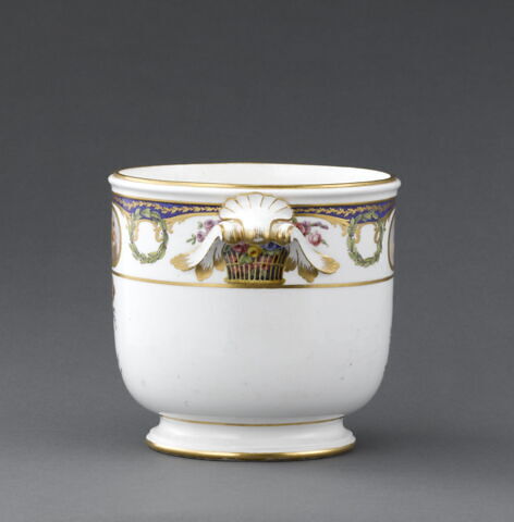 Seau à demi-bouteille ordinaire d'un service offert par Louis XV à Marie-Caroline de Naples (Charlotte-Louise), image 8/12