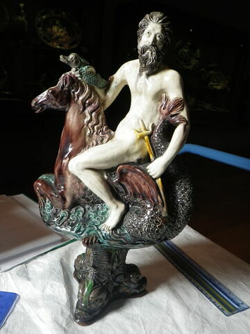 Statuette : Neptune sur un cheval marin et sur un socle, image 1/5