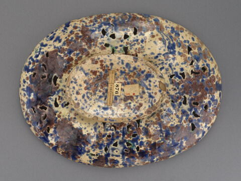 Plat ovale : quatre cavités rondes et une cavité centrale ovale, image 2/4