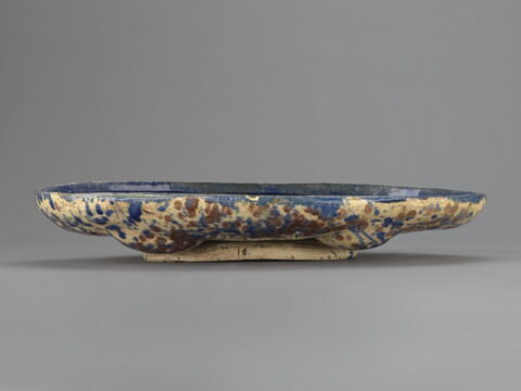 Plat ovale : quatre cavités rondes et une cavité centrale ovale, image 3/4