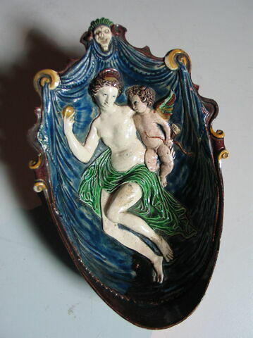 Coupe en forme de nacelle ou gondole ou navette de forme ovale : Vénus et l'Amour, image 4/6