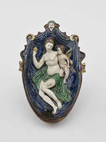 Coupe en forme de nacelle ou gondole ou navette de forme ovale : Vénus et l'Amour, image 1/6